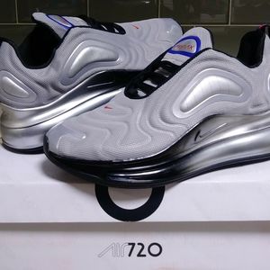 *Brand New -Never Worn* NIKE AIR MAX 720 °°MENS SI